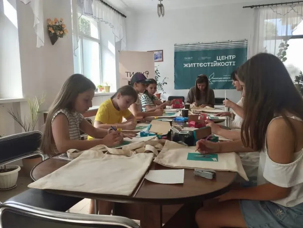 В Умані для родин військових провели арт-терапію у ветеранському хабі «Сильні духом»