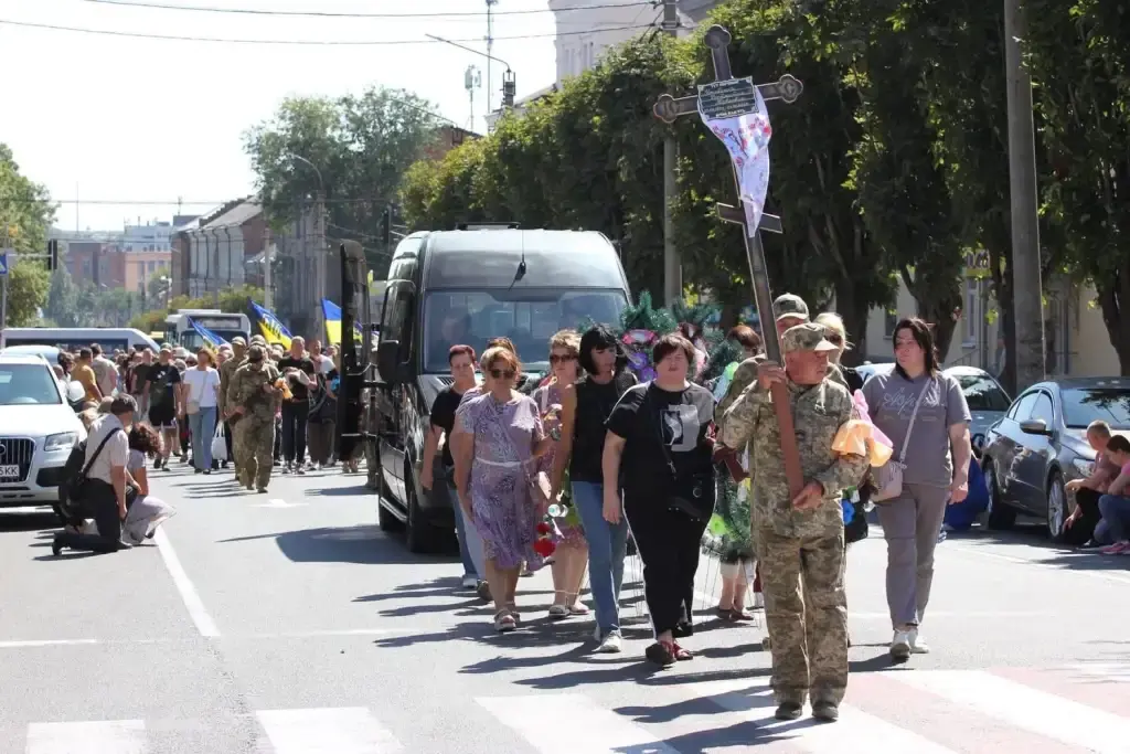 Умань попрощалася з полеглим Захисником Костянтином Ужевенком