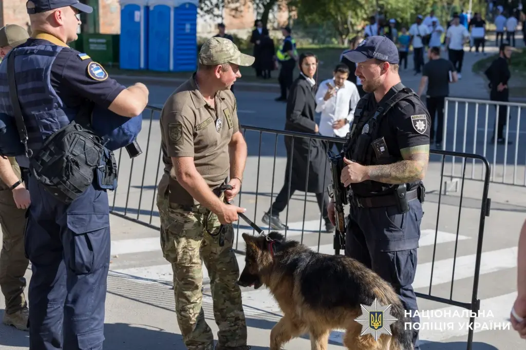 В Умані ізраїльські поліцейські допомагають українським колегам підтримувати порядок
