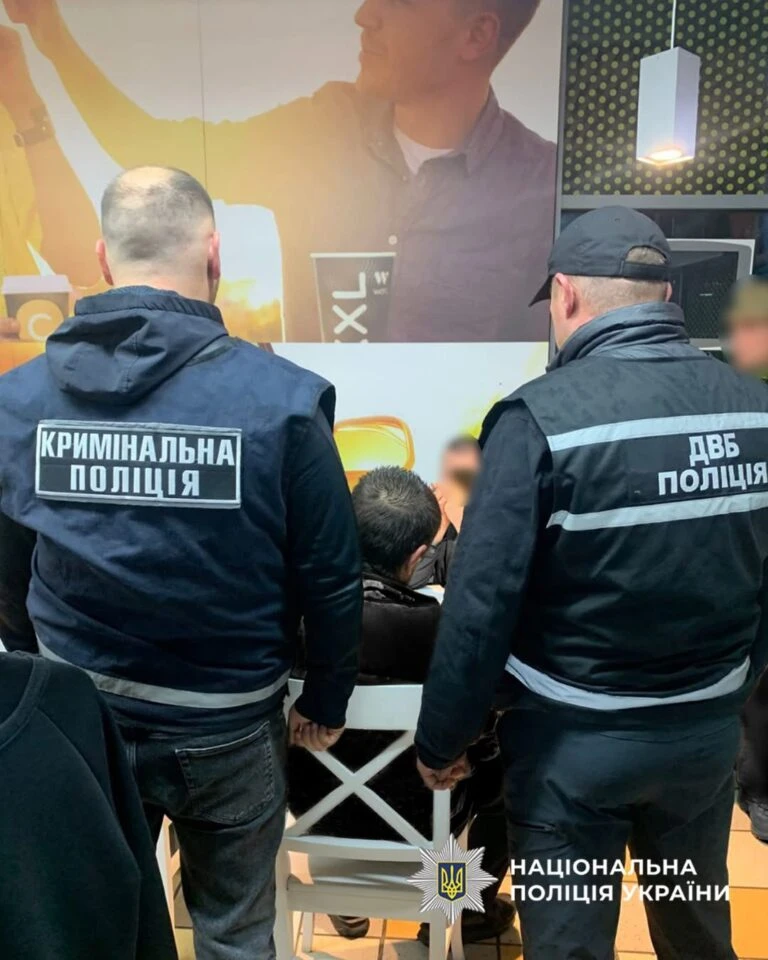 У Жашкові чоловіка затримали за спробу дати хабар поліції