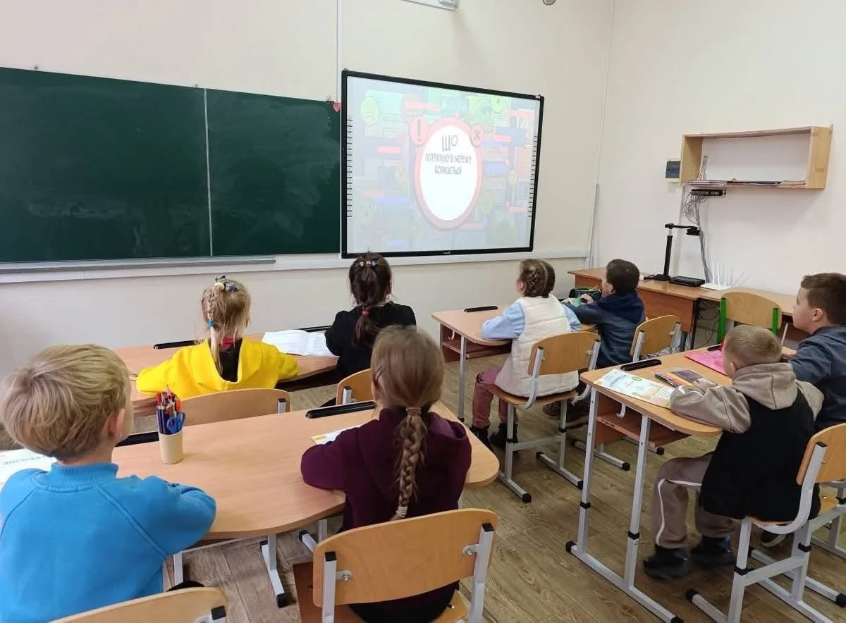 У Полянецькій гімназії навчилися основам кібергігієни: від вчителів до учнів