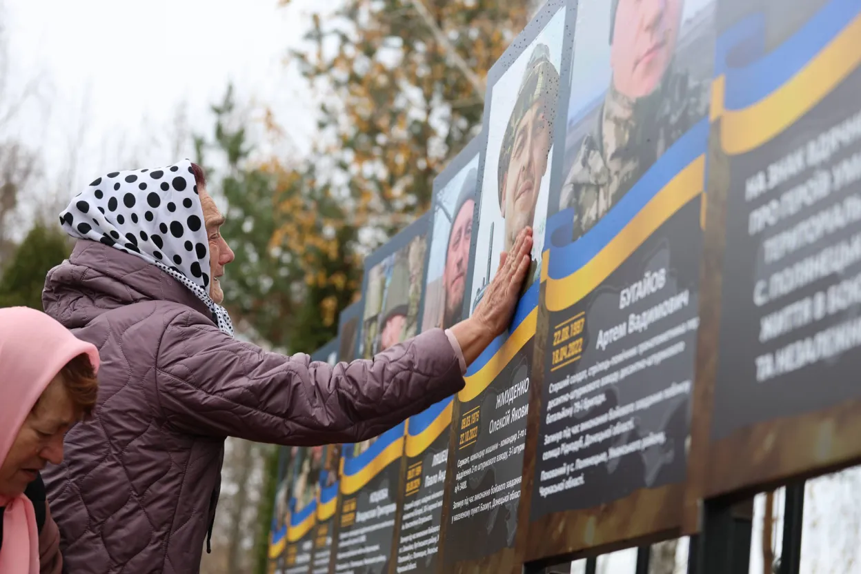 У Полянецькому відкрили Алею Слави «Воїни світла»
