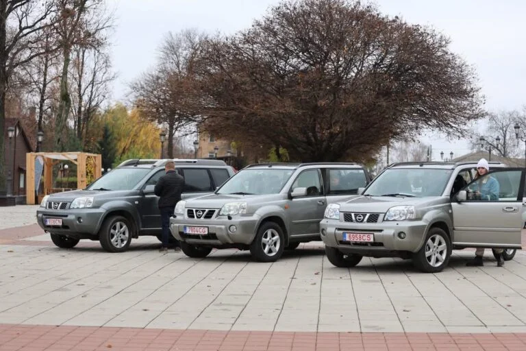 Умань продовжує підтримку захисників: три пікапи вирушають на фронт