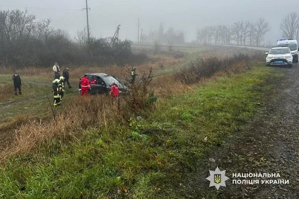 На Черкащині водій автомобіля злетів у кювет, постраждали люди