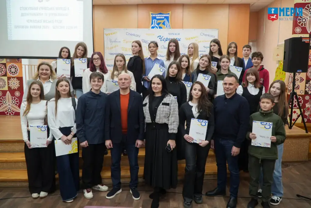Черкаси вкотре підтримують молодь і родини загиблих: шоколадні емоції та стажування в міській раді
