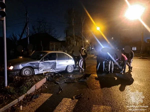 Черкаси: нічна ДТП розкрила водія без прав та страхування