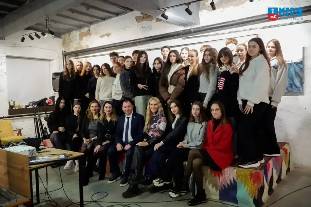 У Черкасах школярі стажери дізналися про права дітей на спеціальному заході