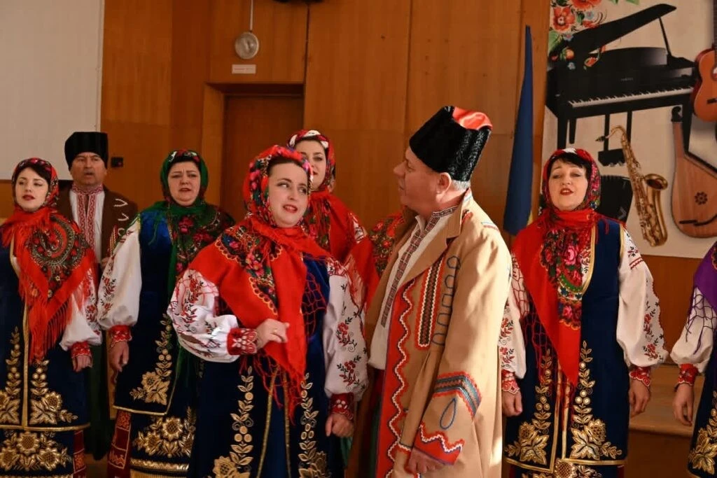 Музика Різдва у серцях Монастирища: щедрівки знову в міській раді