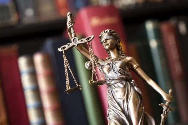 У Черкасах судять прокурора з Умані за шахрайство: один із підозрюваних звільнений від відповідальності