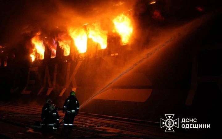 Зеленський про удари РФ по Одещині: війна триває, а шанс на мир ігнорується