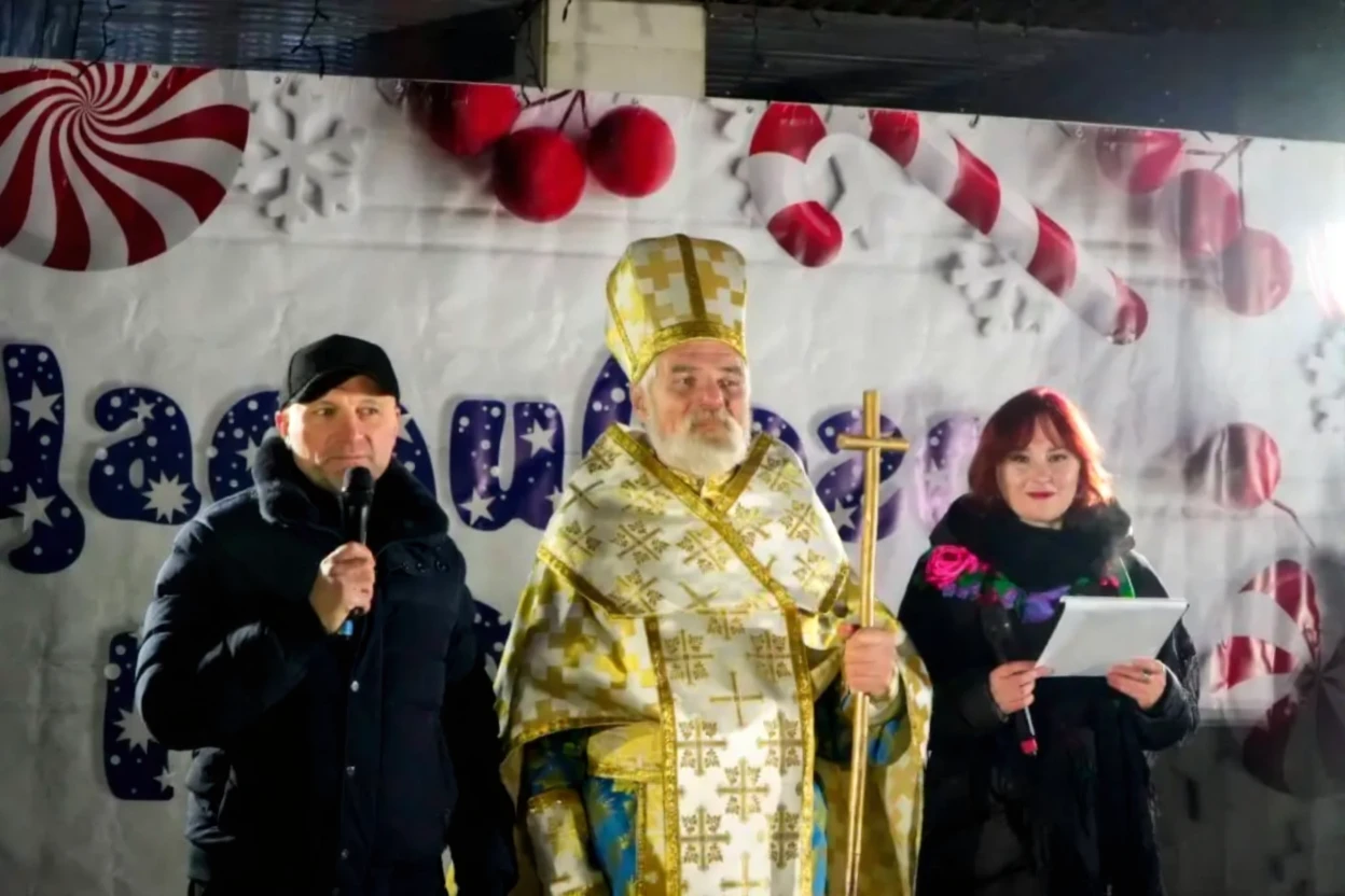 Свято єдності та підтримки: у Черкасах запалили ялинку на “Різдвяній факторії”