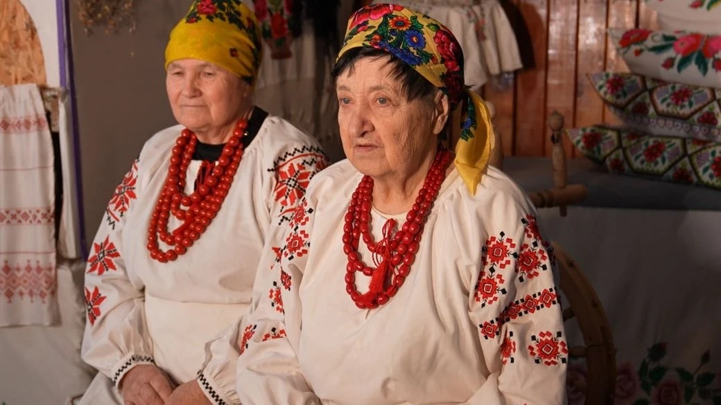 Мелодії,що підтримують у тяжкі часи: як дві подруги з Черкащини не полишають українську пісню