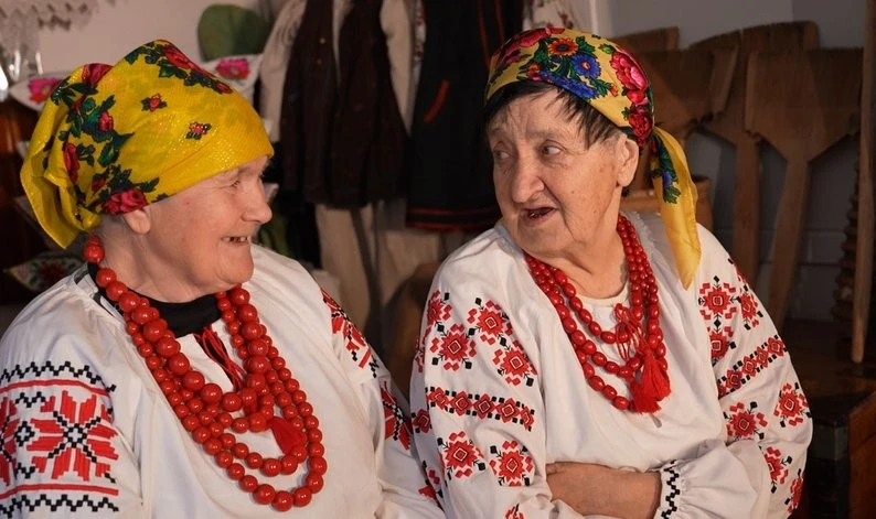 Мелодії,що підтримують у тяжкі часи: як дві подруги з Черкащини не полишають українську пісню