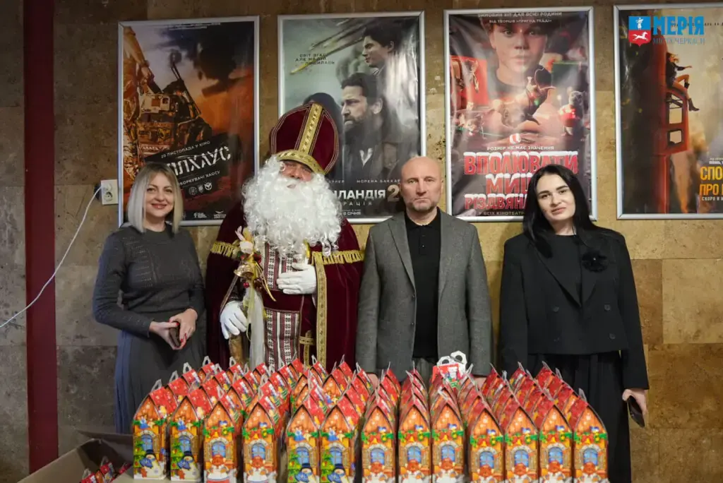 Різдвяне свято для дітей захисників: Черкаси підтримали малечу, що втратила батьків через війну
