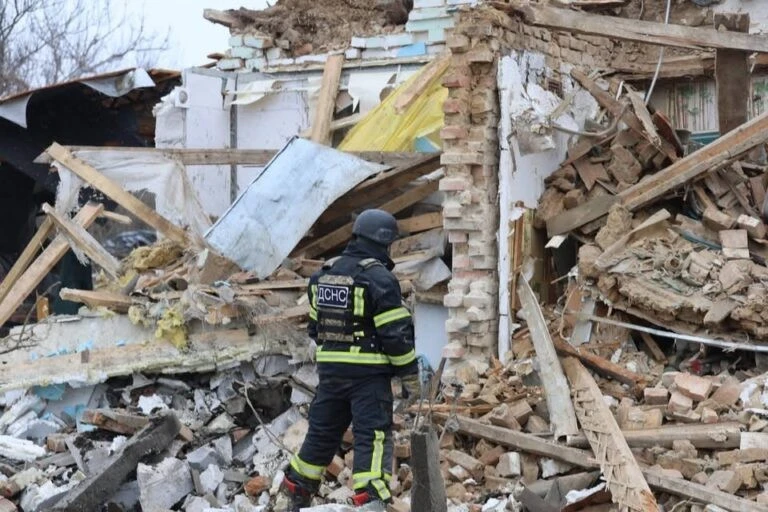Умань після ракетного удару: сотні людей постраждали, служби працюють над ліквідацією наслідків