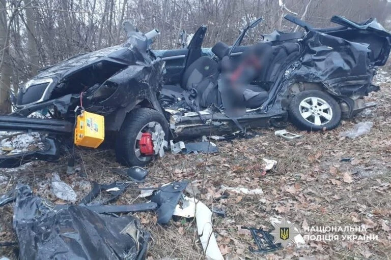 Дорожньо-транспортна пригода на Уманщині: дві жертви внаслідок зіткнення легковика та вантажівки