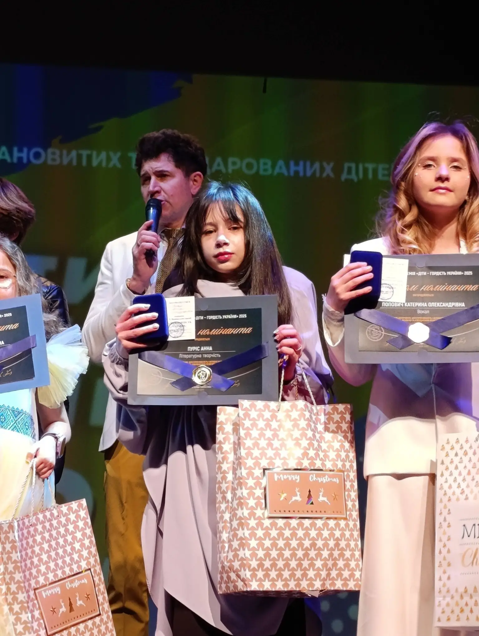 Юна уманчанка Анна Пуріс отримала визнання на Національній премії «Діти – гордість України»