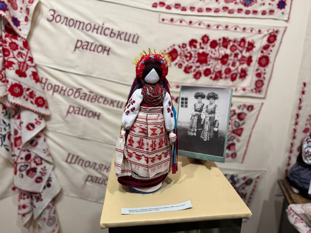 Ляльки-мотанки оживили історію Черкащини в обласному музеї