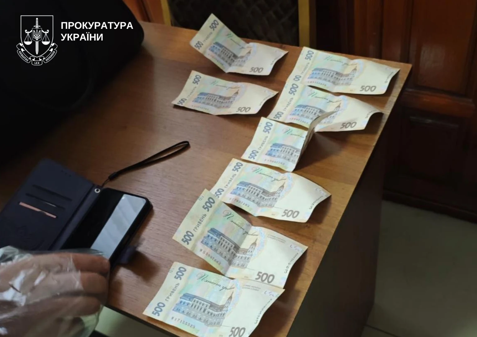 Сесія під тиском: в Умані на хабарі затримали посадовицю університету