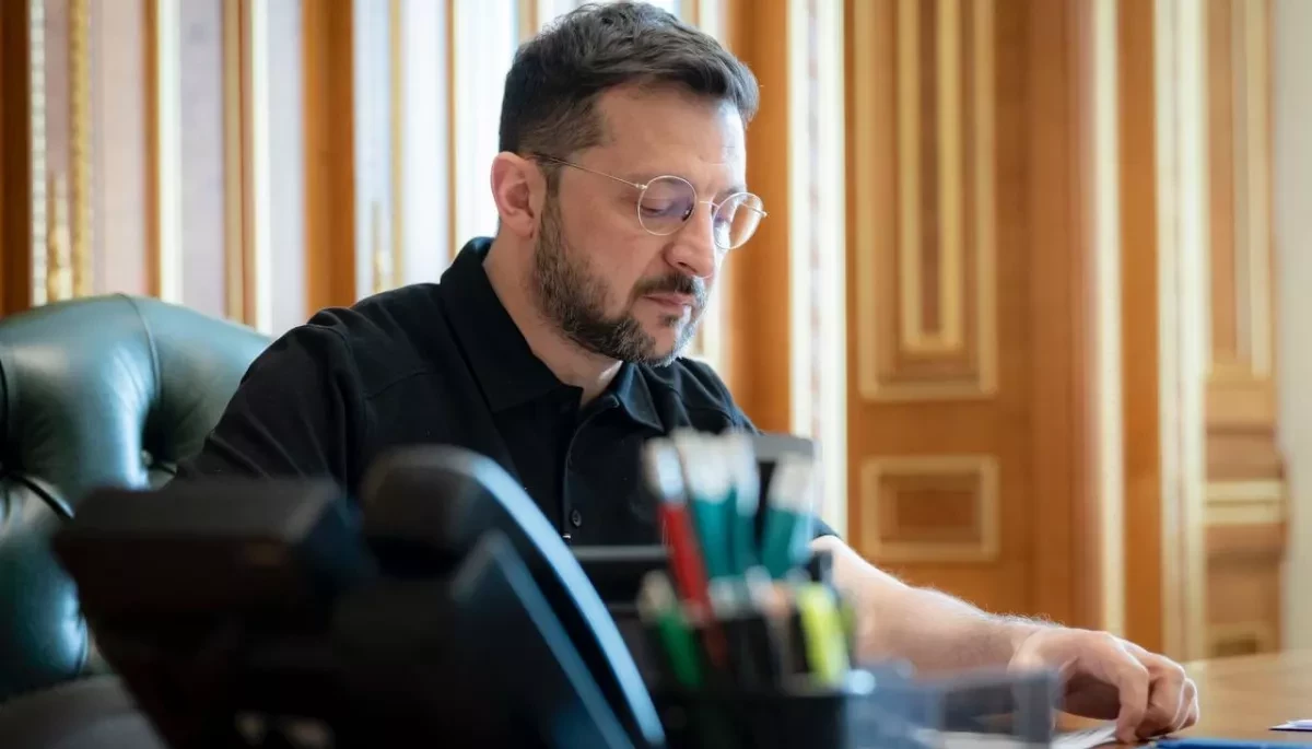 Удар по пропаганді та енергоресурсах: Зеленський ввів у дію нові санкції проти посібників Кремля