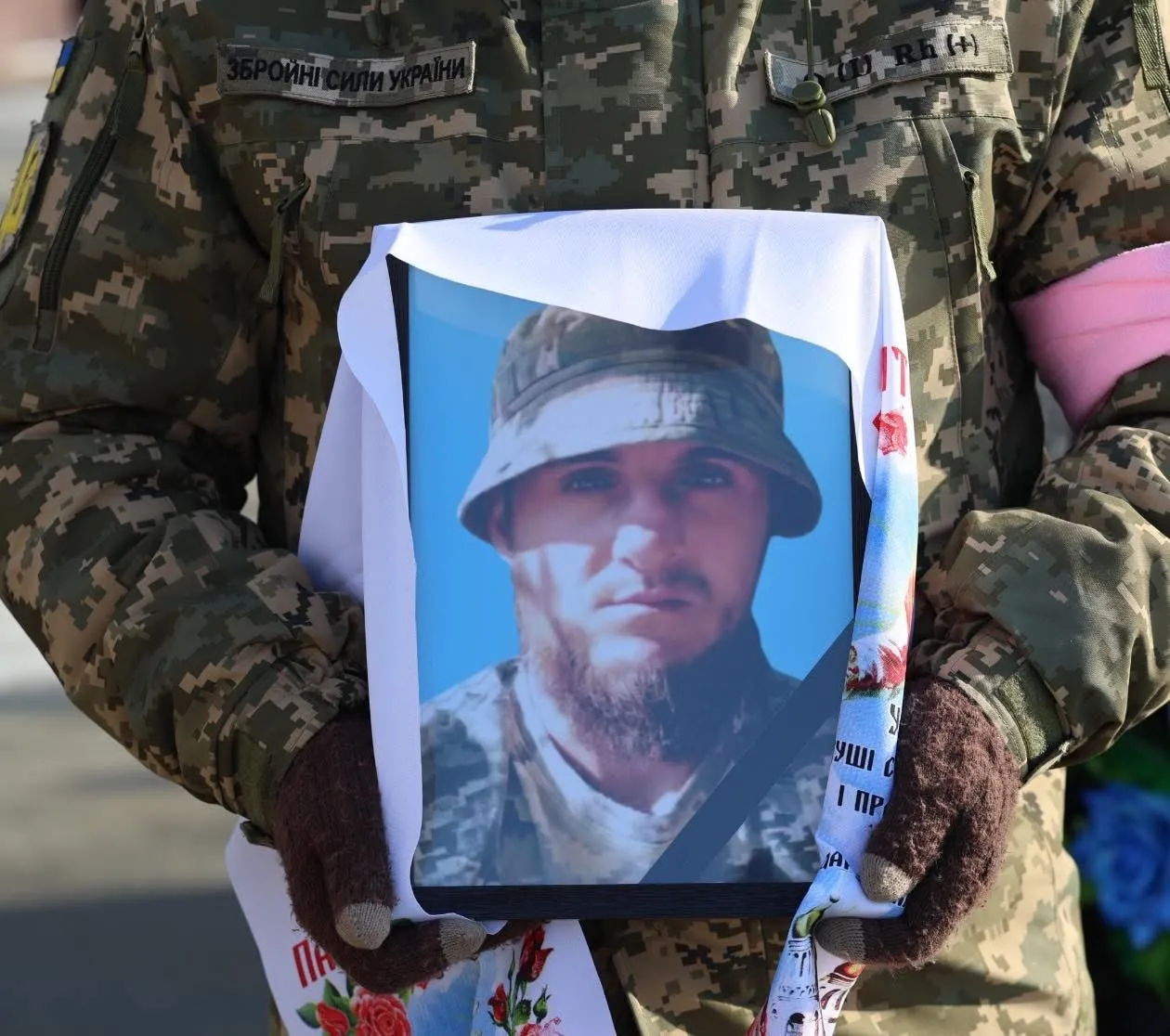 Остання дорога додому: Умань попрощалася із захисником Віталієм Дейдишем