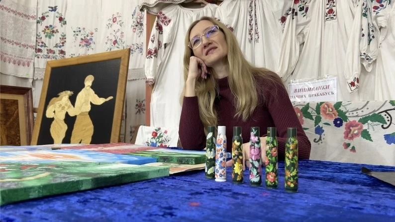 Золото з поля: як черкаська майстриня перетворює звичайну солому на визнані шедеври
