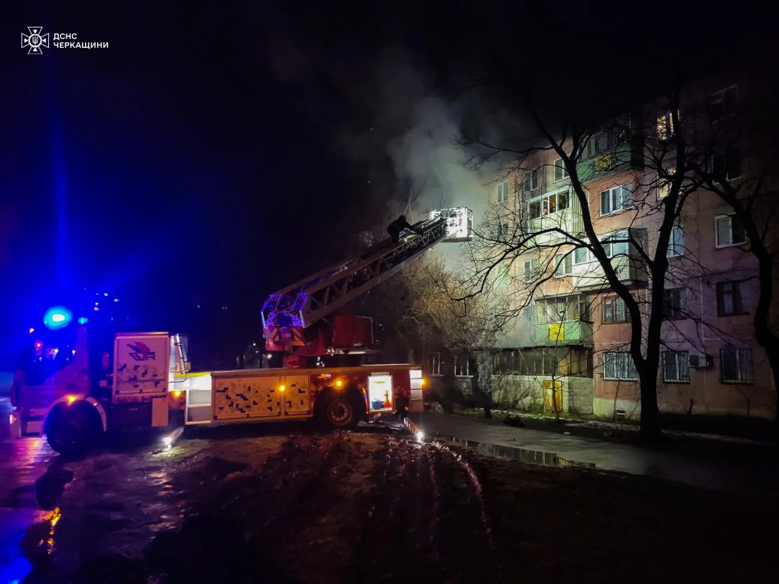 Нічна евакуація у Черкасах: замикання проводки ледь не призвело до трагедії у багатоповерхівці