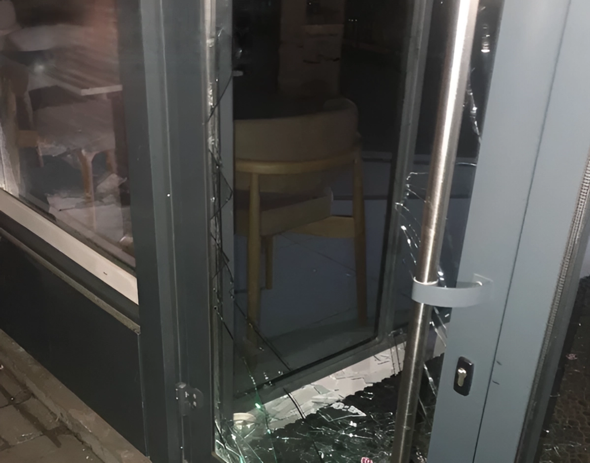 Нічний візит за солодощами: у Черкасах поліція охорони затримала нетверезого крадія