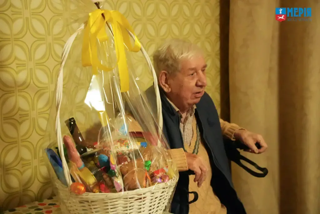 Підтримка вразливих категорій: у Черкасах підопічні терцентру отримують святкові набори