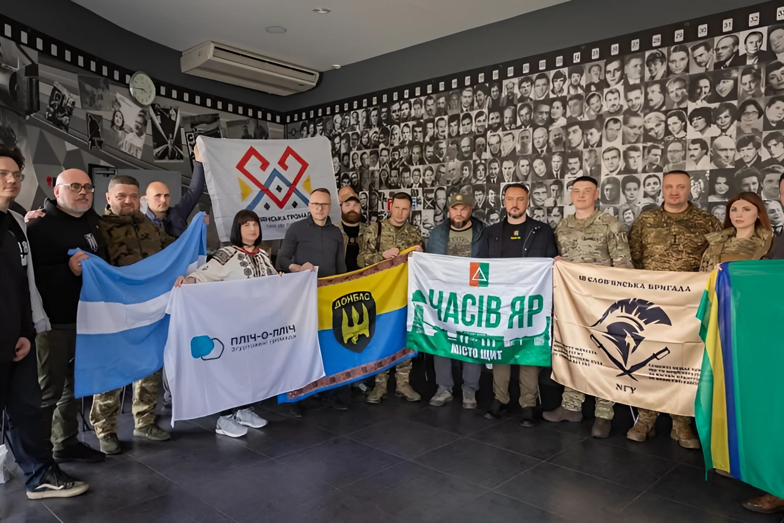 Обличчя фронту: у Києві показали документальну стрічку про два роки незламності Часового Яру