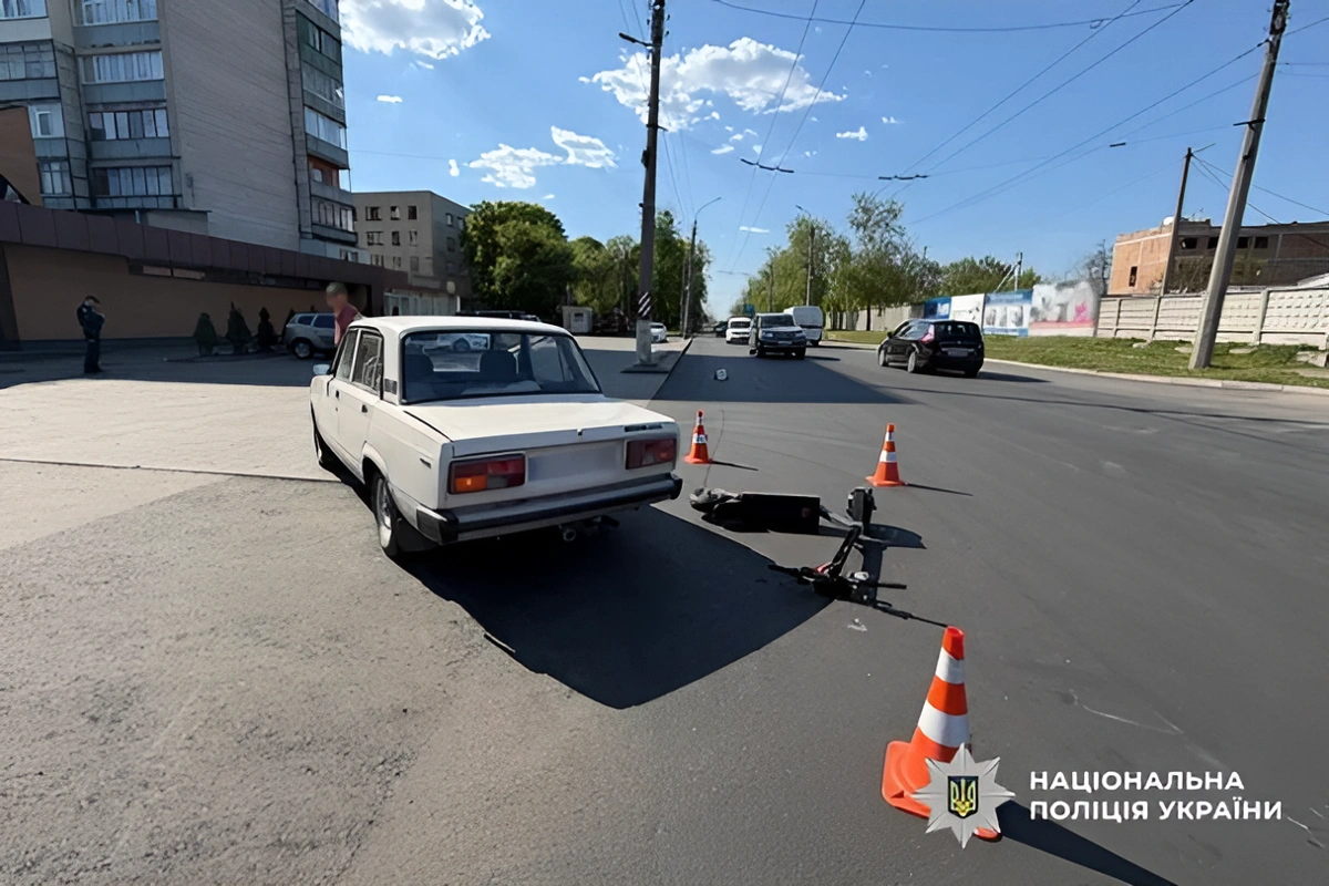 У Черкасах госпіталізували підлітка після зіткнення «ВАЗ» із електросамокатом