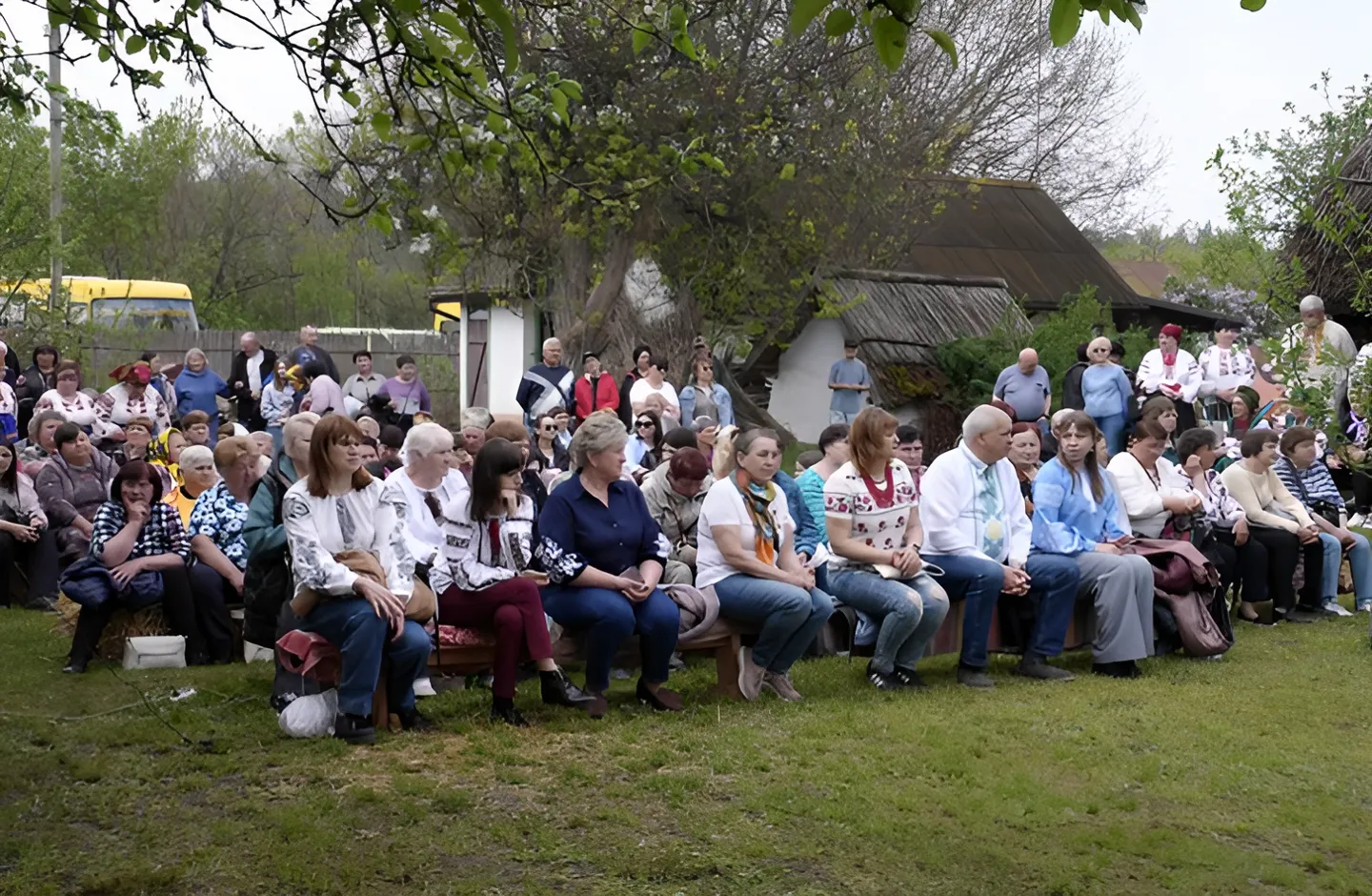 Тональність благодійності: як на Черкащині пляшки перетворили на музичні інструменти