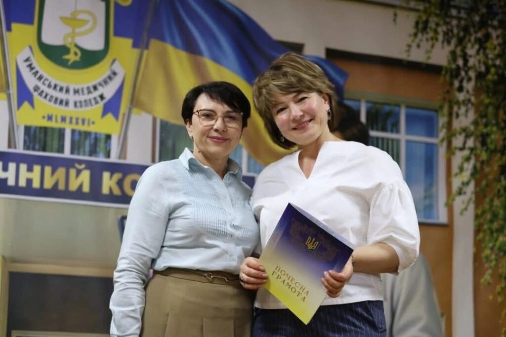 Очільниця Умані нагородила керівництво медичного коледжу до професійного свята