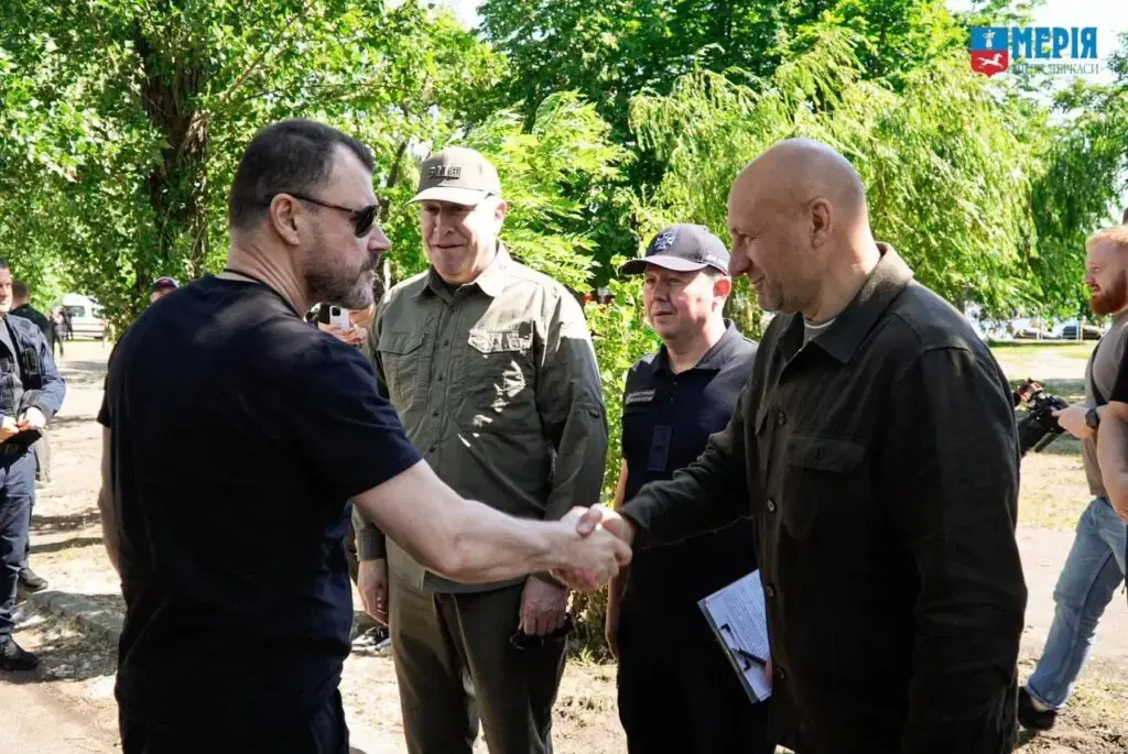 Авіація та сотні рятувальників: на Дніпрі ліквідували наслідки умовного удару БПЛА
