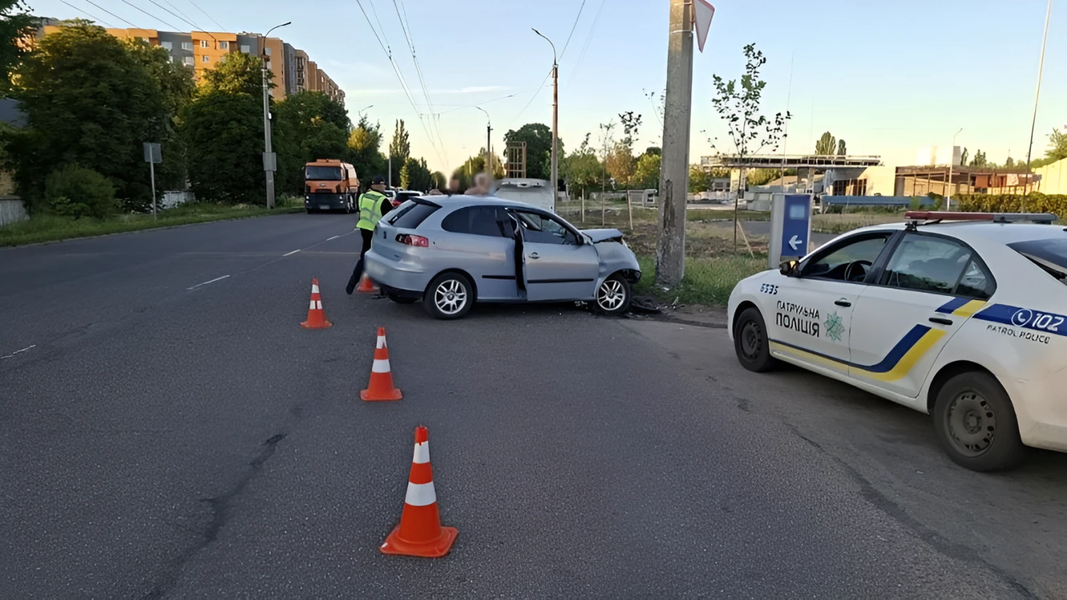 Наслідки нічної аварії у Черкасах: пасажирка потрапила до лікарні